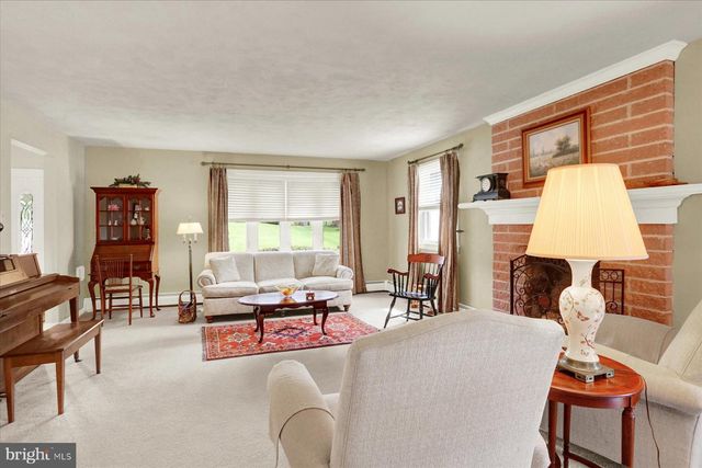 1100 BUTTER RD, Dover, PA 17315