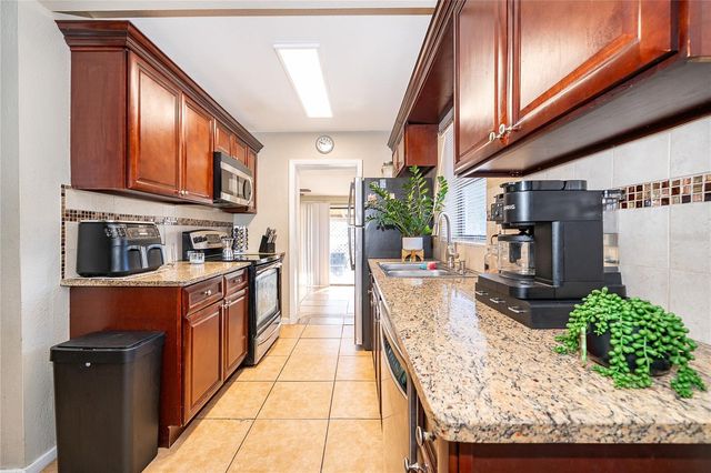 944 HALSTEAD STREET, Deltona, FL 32725