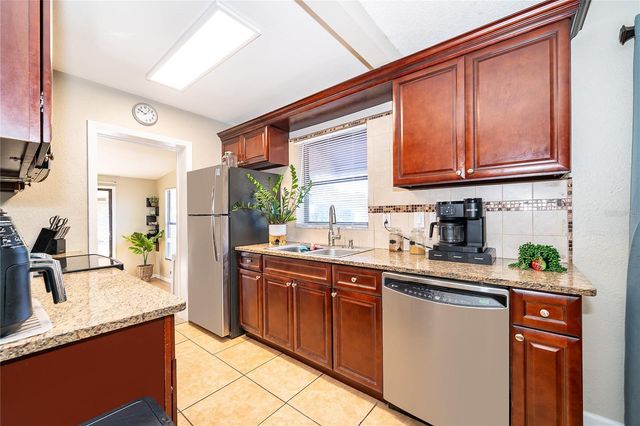 944 HALSTEAD STREET, Deltona, FL 32725