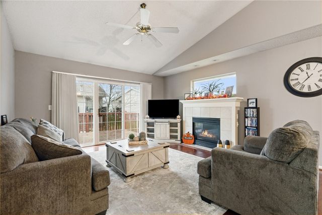 3660 Deer Valley Drive B, Marion, IA 52302