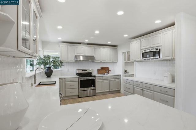 128 Diablo View Dr, Orinda, CA 94563