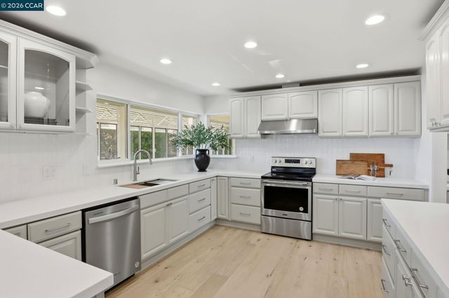 128 Diablo View Dr, Orinda, CA 94563