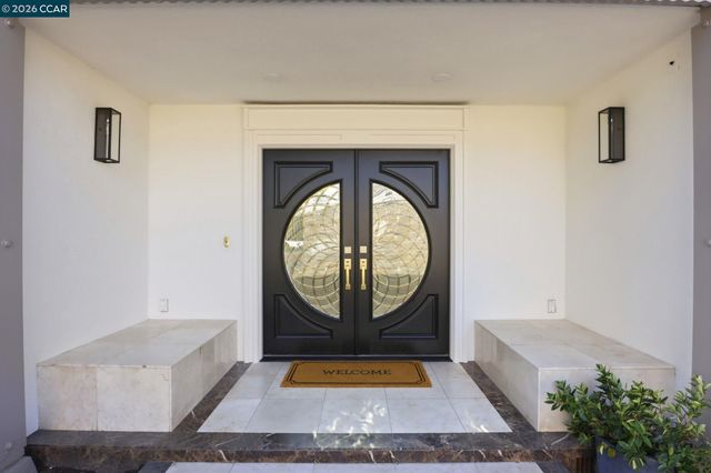 128 Diablo View Dr, Orinda, CA 94563