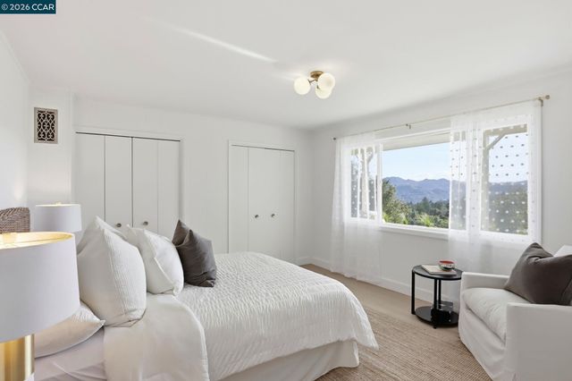 128 Diablo View Dr, Orinda, CA 94563