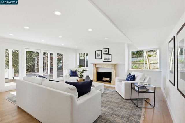 128 Diablo View Dr, Orinda, CA 94563