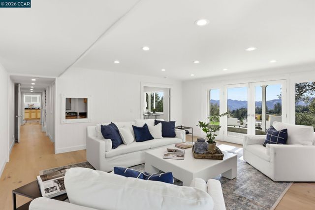 128 Diablo View Dr, Orinda, CA 94563