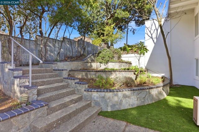 128 Diablo View Dr, Orinda, CA 94563