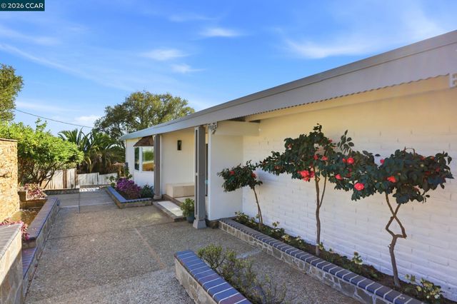 128 Diablo View Dr, Orinda, CA 94563