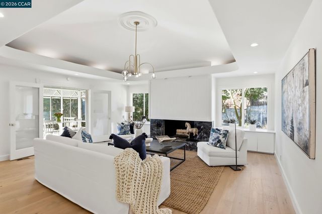 128 Diablo View Dr, Orinda, CA 94563