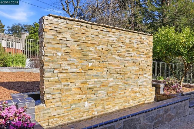 128 Diablo View Dr, Orinda, CA 94563