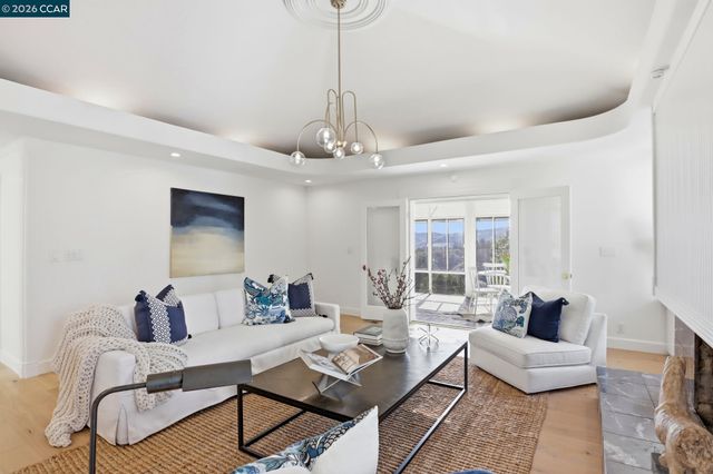 128 Diablo View Dr, Orinda, CA 94563