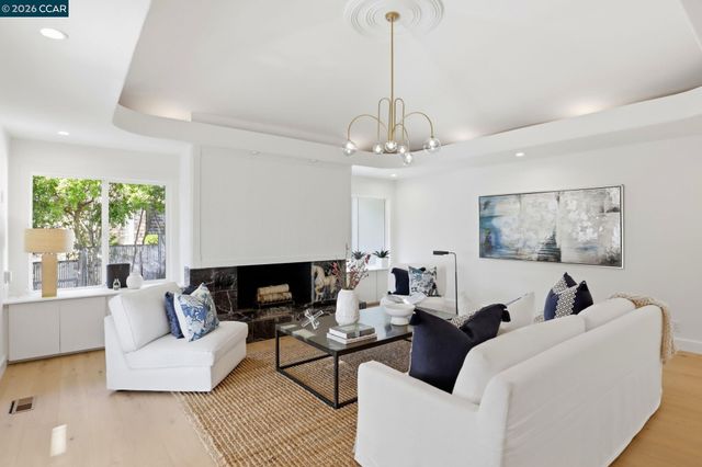 128 Diablo View Dr, Orinda, CA 94563