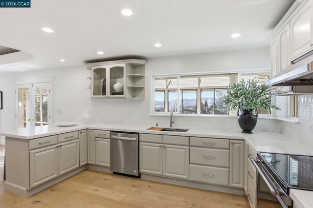 128 Diablo View Dr, Orinda, CA 94563