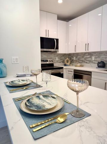 4009 29th Street 3D, Long Island City, NY 11101