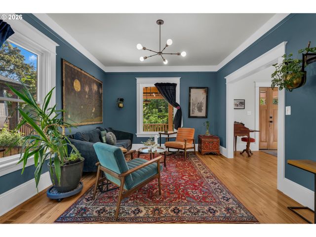 2237 Ne CLACKAMAS St, Portland, OR 97232
