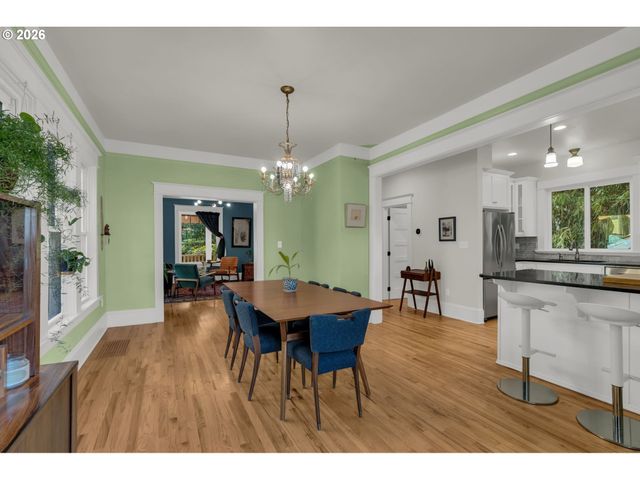2237 Ne CLACKAMAS St, Portland, OR 97232