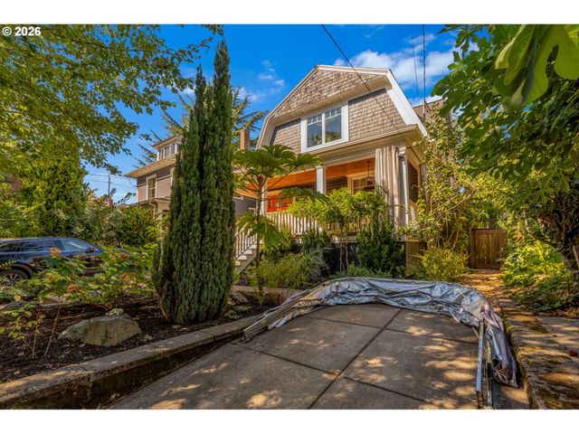 2237 Ne CLACKAMAS St, Portland, OR 97232