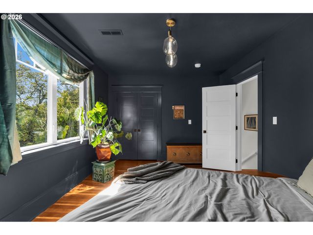 2237 Ne CLACKAMAS St, Portland, OR 97232