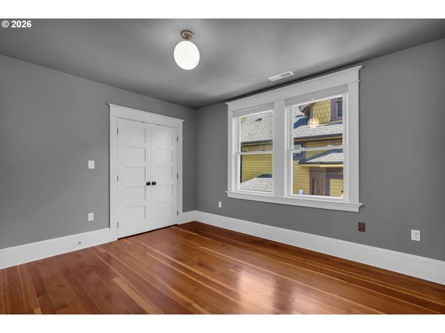 2237 Ne CLACKAMAS St, Portland, OR 97232