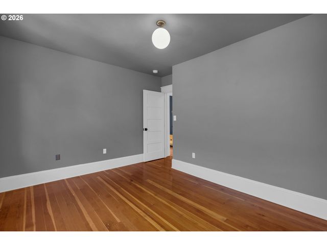 2237 Ne CLACKAMAS St, Portland, OR 97232