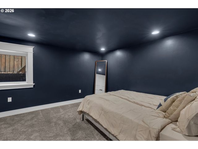 2237 Ne CLACKAMAS St, Portland, OR 97232