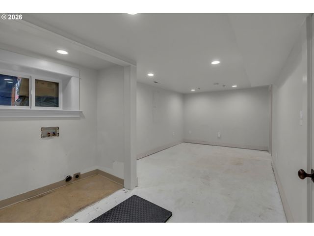 2237 Ne CLACKAMAS St, Portland, OR 97232