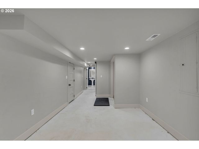 2237 Ne CLACKAMAS St, Portland, OR 97232