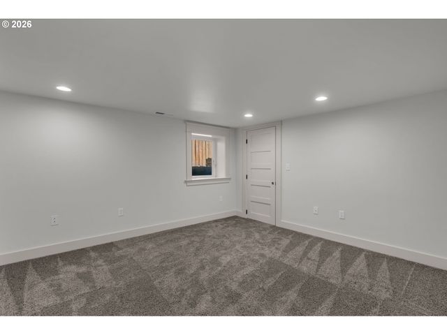 2237 Ne CLACKAMAS St, Portland, OR 97232