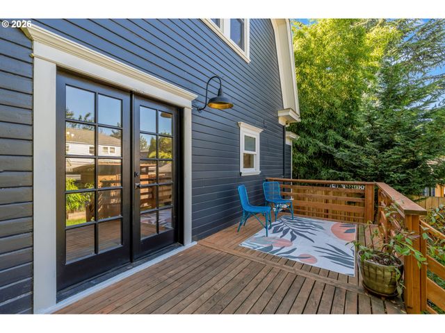 2237 Ne CLACKAMAS St, Portland, OR 97232