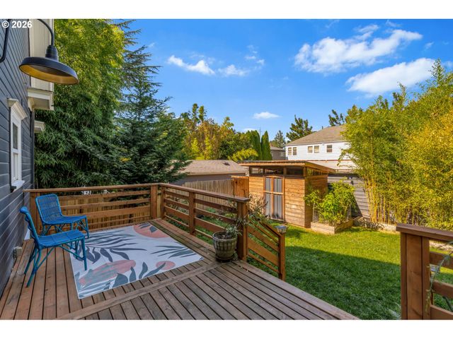 2237 Ne CLACKAMAS St, Portland, OR 97232