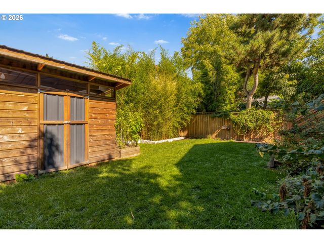 2237 Ne CLACKAMAS St, Portland, OR 97232