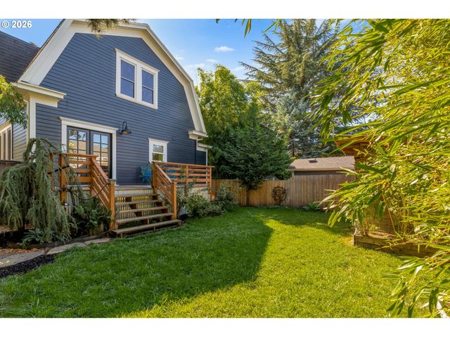 2237 Ne CLACKAMAS St, Portland, OR 97232