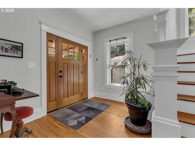 2237 Ne CLACKAMAS St, Portland, OR 97232