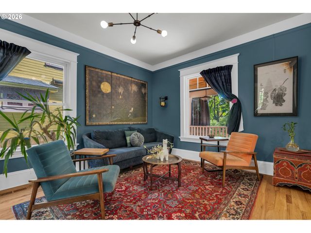2237 Ne CLACKAMAS St, Portland, OR 97232