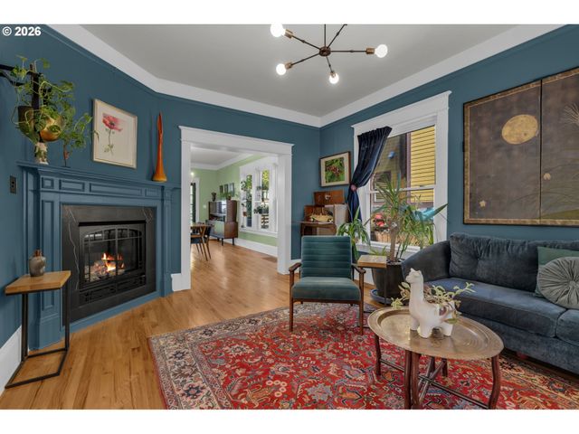 2237 Ne CLACKAMAS St, Portland, OR 97232