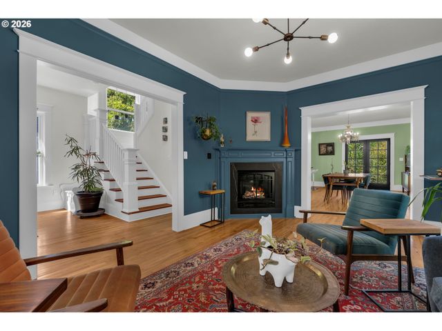 2237 Ne CLACKAMAS St, Portland, OR 97232