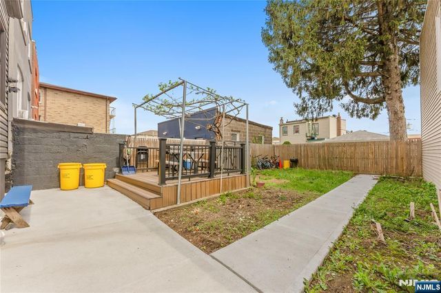 216 6th Street, Fairview, NJ 07022