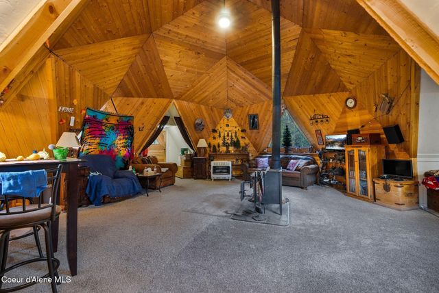 762 High Rd, Sandpoint, ID 83864