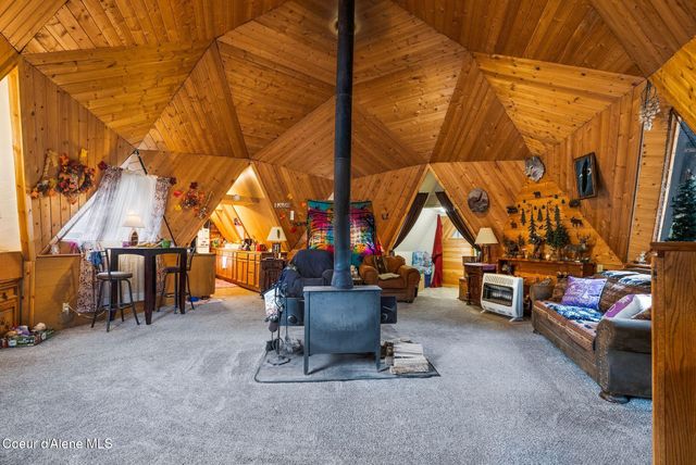 762 High Rd, Sandpoint, ID 83864