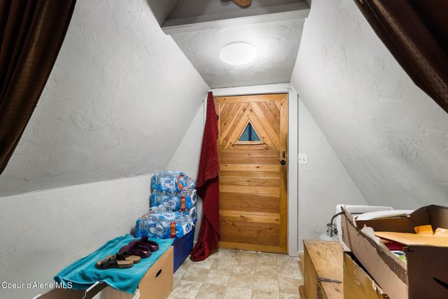 762 High Rd, Sandpoint, ID 83864