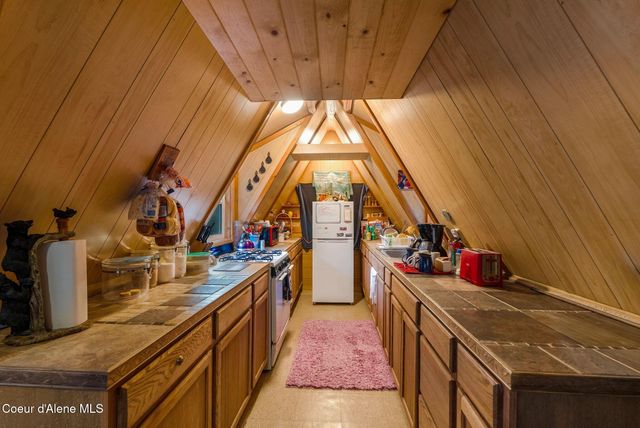 762 High Rd, Sandpoint, ID 83864