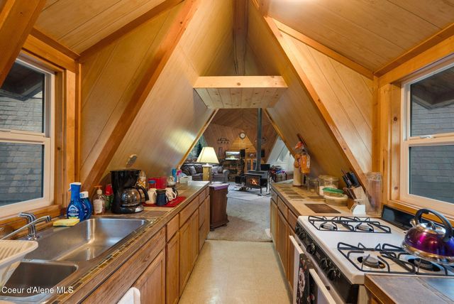 762 High Rd, Sandpoint, ID 83864