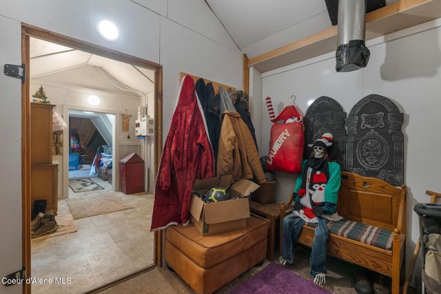 762 High Rd, Sandpoint, ID 83864