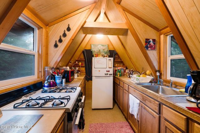 762 High Rd, Sandpoint, ID 83864