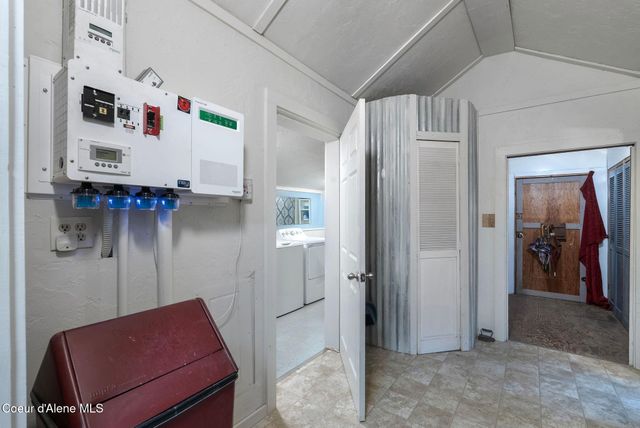 762 High Rd, Sandpoint, ID 83864