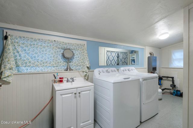 762 High Rd, Sandpoint, ID 83864