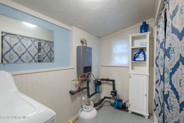 762 High Rd, Sandpoint, ID 83864