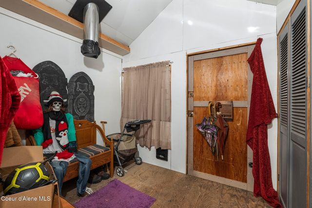 762 High Rd, Sandpoint, ID 83864