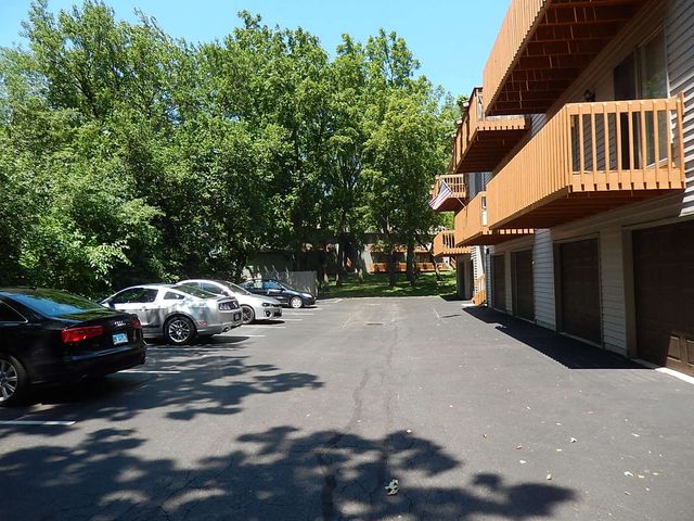 375 Woodridge Circle F, South Elgin, IL 60177