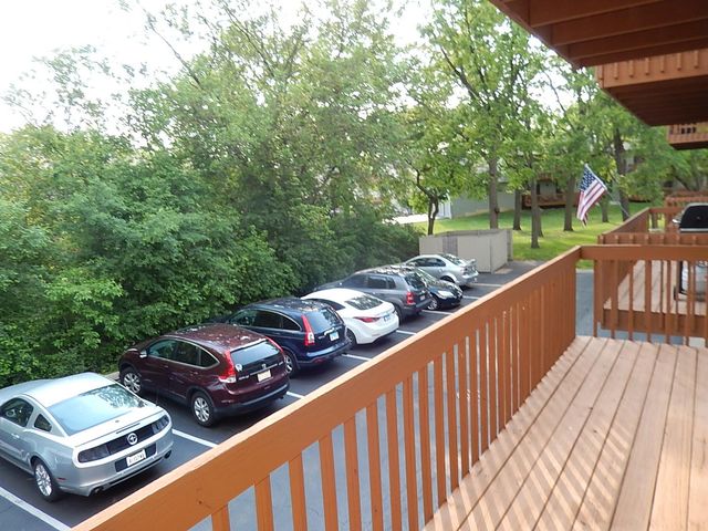 375 Woodridge Circle F, South Elgin, IL 60177